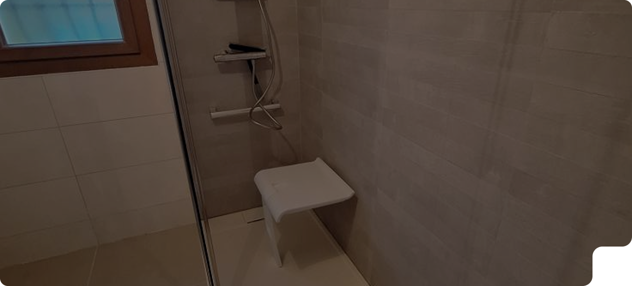 salle de bain adaptee pmr